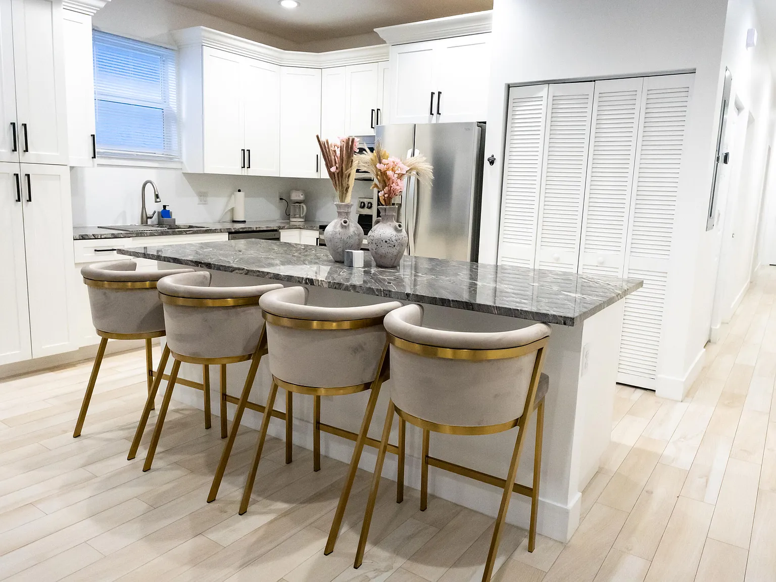 3 bed, 2.0 bath, 1260 sqft, $4,500 — Photo 4