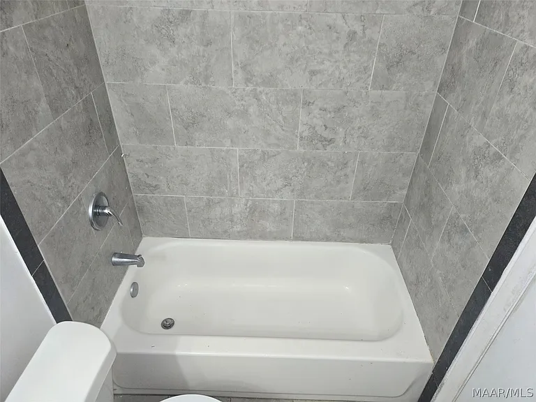 4259 Burtonway Dr — Photo 11