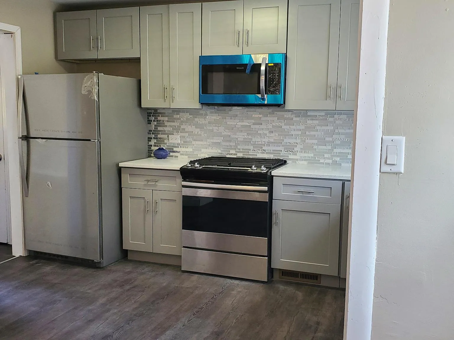 2 bed, 1000 sqft, $2,400 — Photo 1