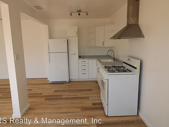 3rd image of 1435 N Fairfax Ave APT 14