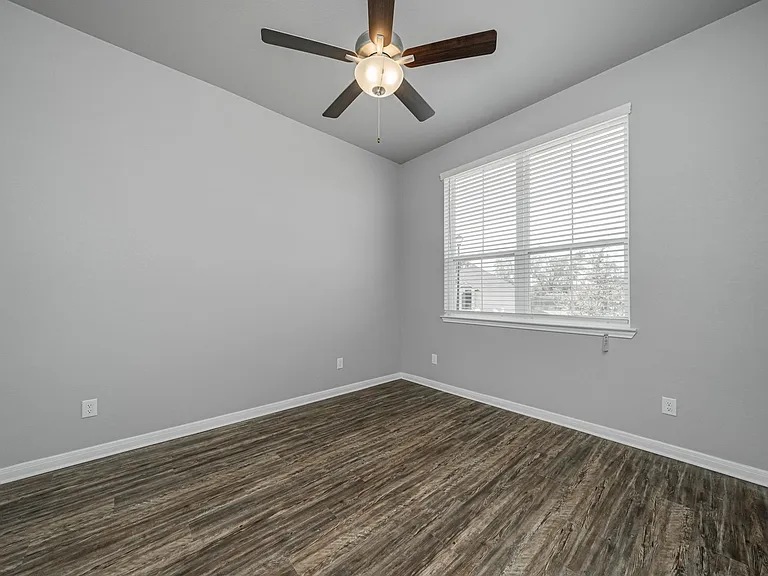 521 Fallbrook Dr — Photo 46