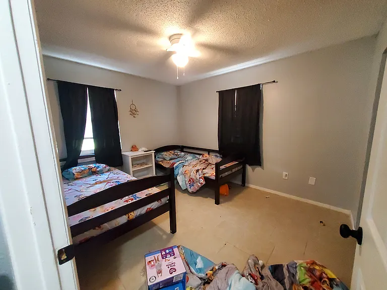 909 Howard St — Photo 16