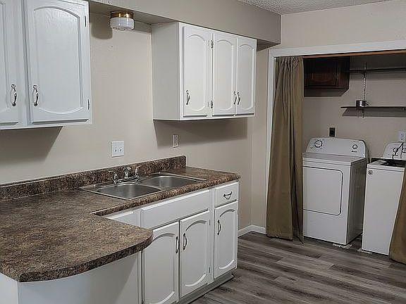 5th image of 402 N Poplar St