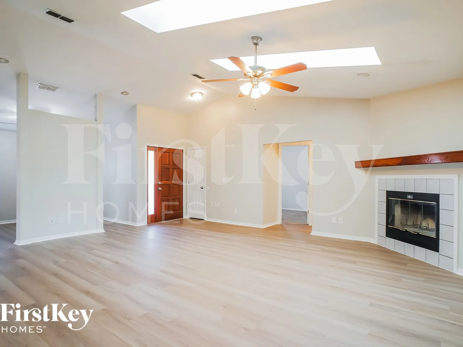 3 bed, 2.0 bath, 1528 sqft, $2,590 — Photo 4