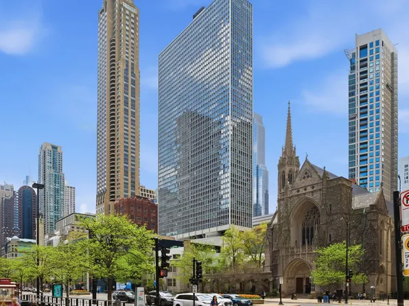 111 E Chestnut St, Chicago, IL