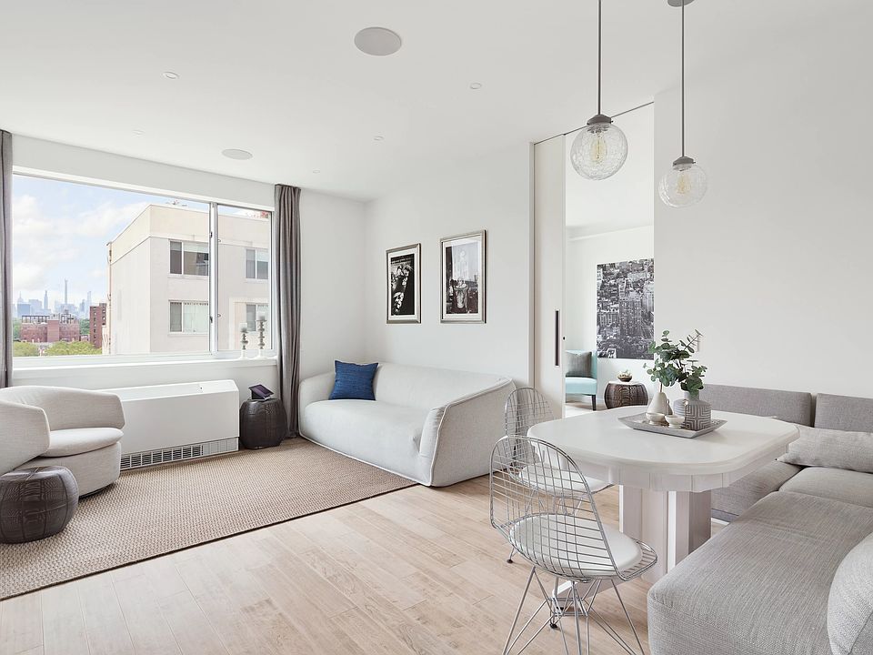 1st image of 40 W 116th St #916