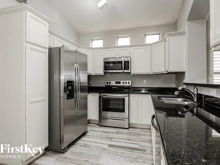 11029 W Almeria Rd — Photo 6