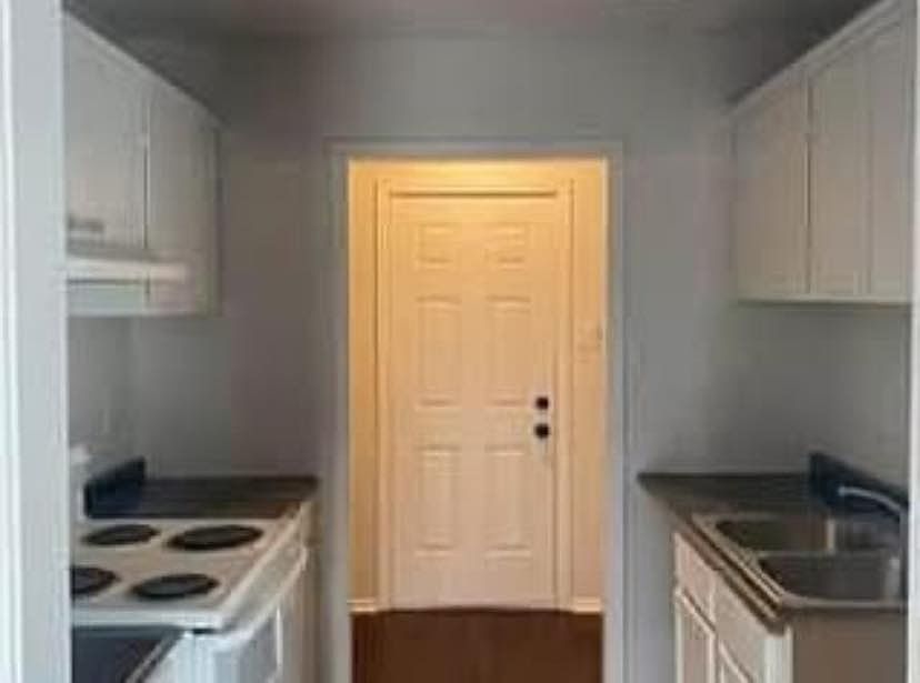2nd image of 606 Yvonne St #B