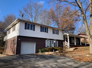 301 N Hutton Dr, Newton, IL 62448