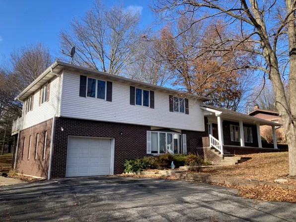 301 N Hutton Dr, Newton, IL 62448