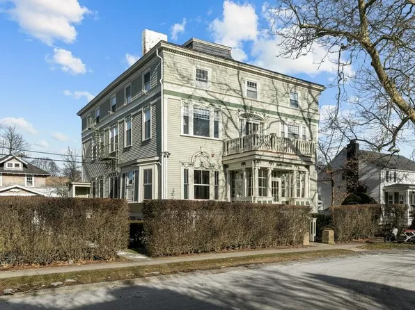 20 Berkeley Ave APT 5, Newport, RI 02840
