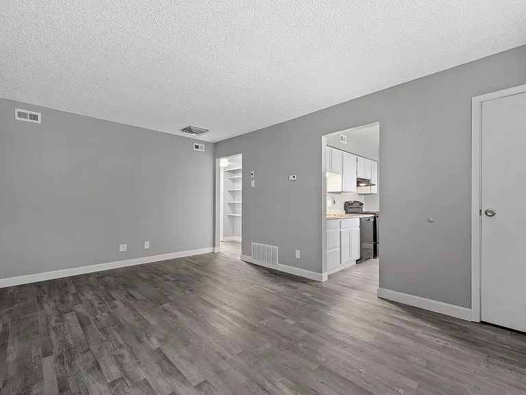 Peak 72 Apartments — Photo 22