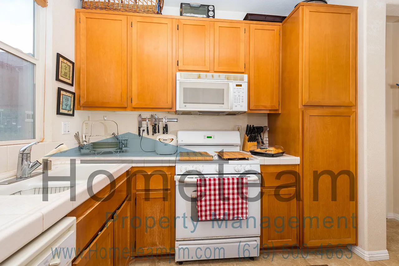 2 Br/2.5 Ba 964 Sqft Eastlake/ Chula Vista Condo — Photo 3