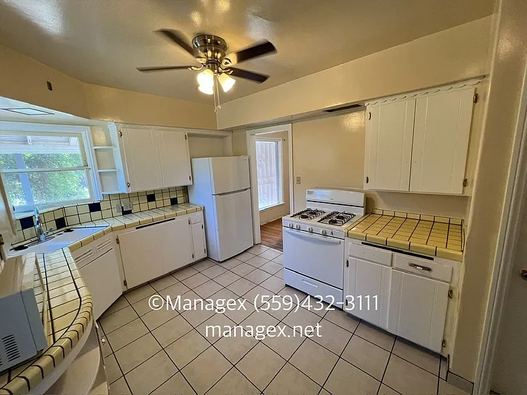 1495 N Safford Ave — Photo 9