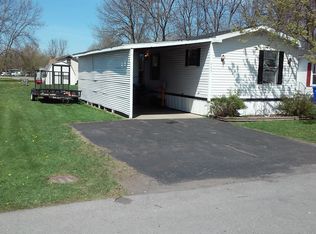 465 Chestnut Dr, Lockport, NY 14094