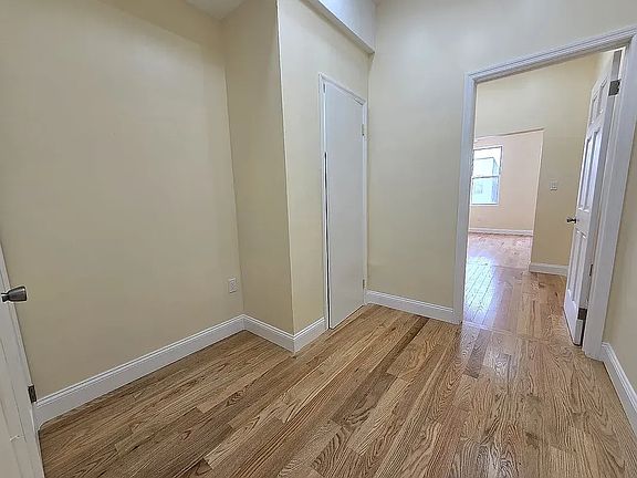 4th image of 312 Evergreen Ave #2D
