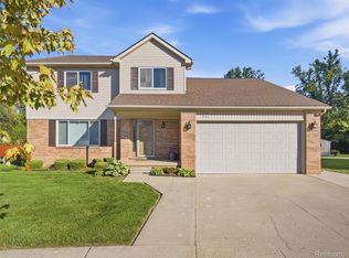 21870 Kentucky Ct, Clinton Township, MI 48035