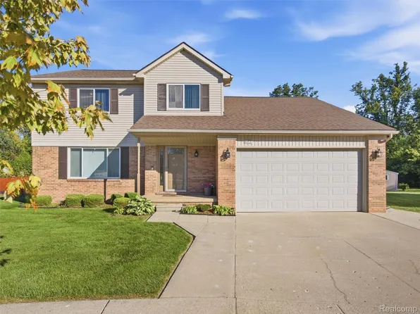 21870 Kentucky Ct, Clinton Township, MI 48035