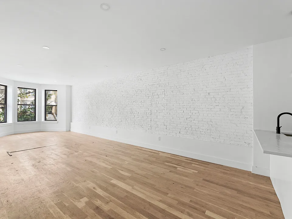 474 Irving Ave #2