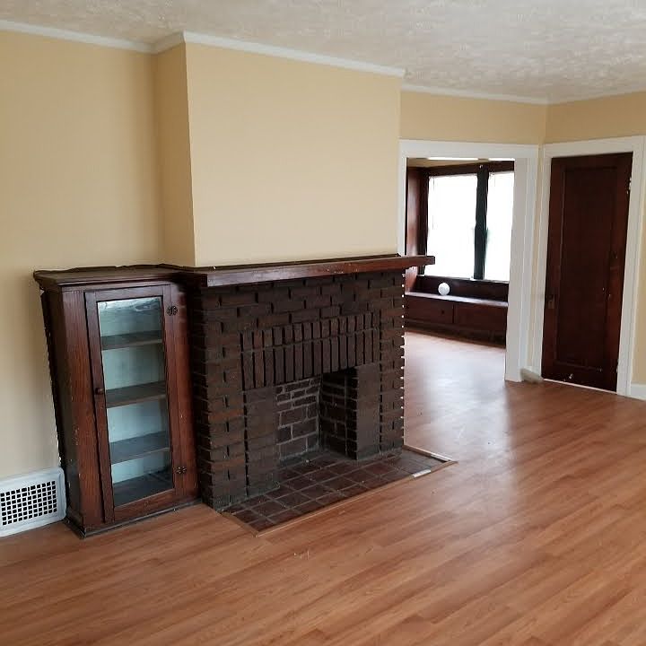 1st image of 3398 W 117th St