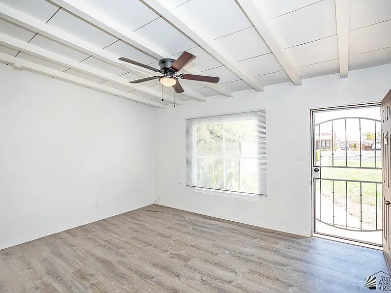 666 S Orange Ave — Photo 4