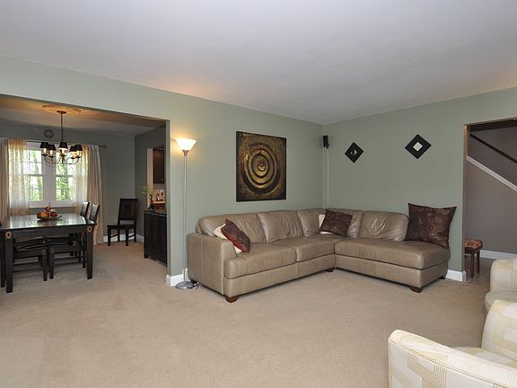 3rd image of 2811 Lincolnshire Ct