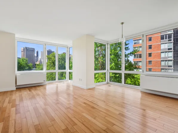 415 Main Street image 1 of 18