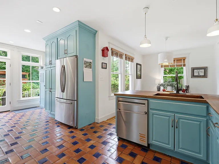 1008 Shepherd St NE — Photo 6