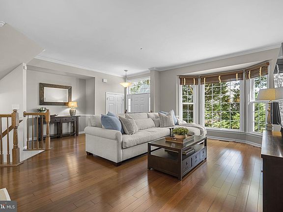 4th image of 7049 Kings Manor Dr
