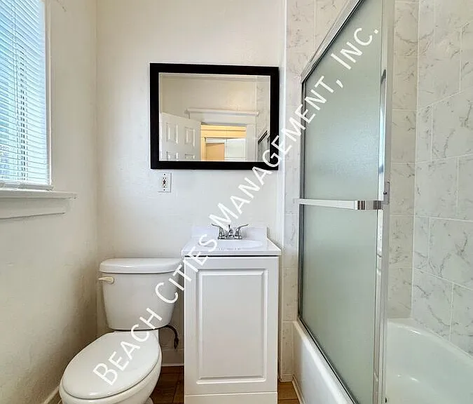 1066 E 7th St #10 — Photo 10