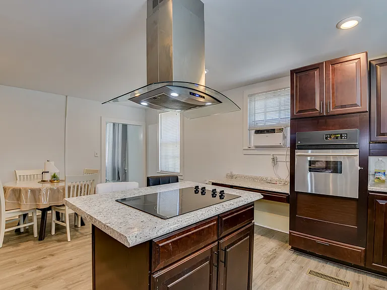 714 Hickman Rd — Photo 29