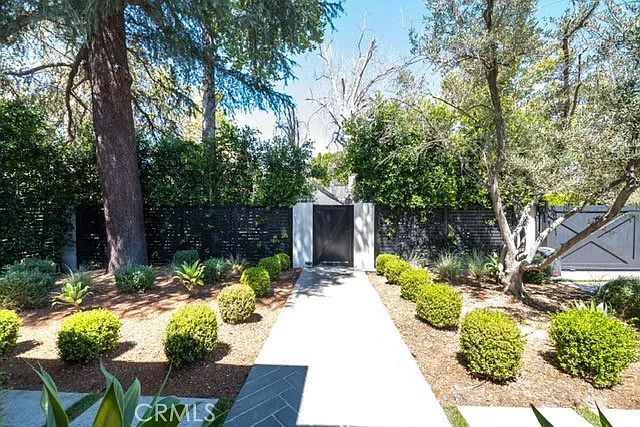 5150 Beeman Ave — Photo 6