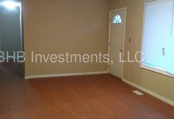 3rd image of 4321 N Elizabeth St