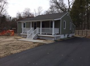 24 Ruth Ln, Ridge, NY 11961