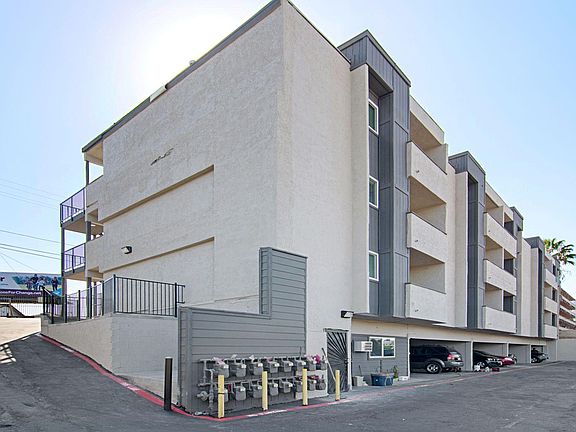 5th image of 4026 51st St Unit 14