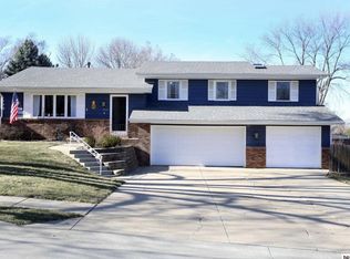 1100 Horseshoe Cir, Papillion, NE 68046