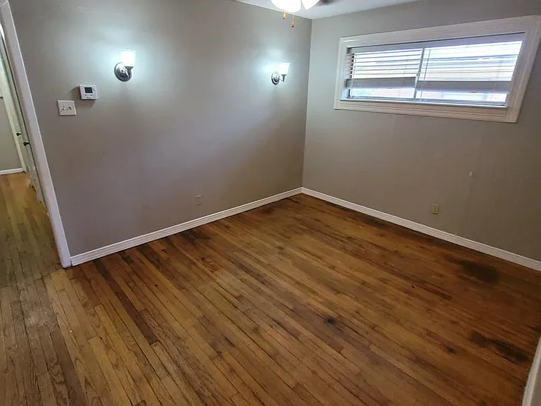 2346 Hillsboro Ave — Photo 6