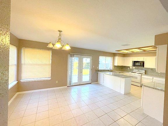 3rd image of 11931 Hedgegate Dr