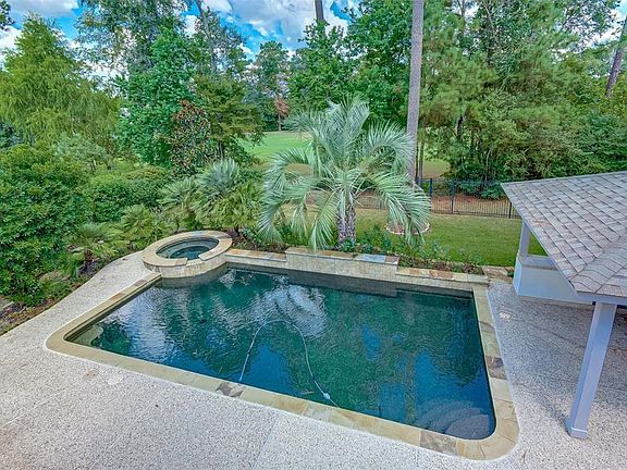 4th image of 15 N Fair Manor Cir