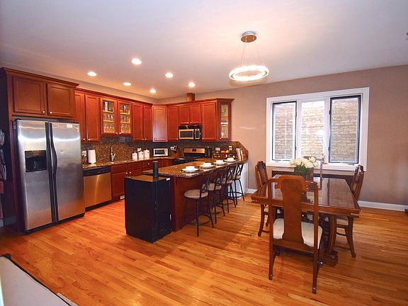 5th image of 5907 W Montrose Ave APT 1W