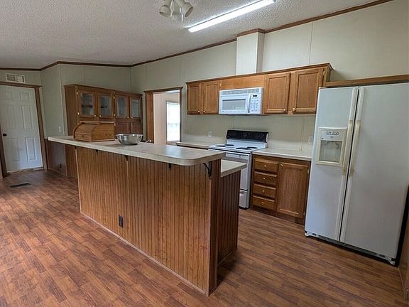 4th image of 1010 Barr Rd