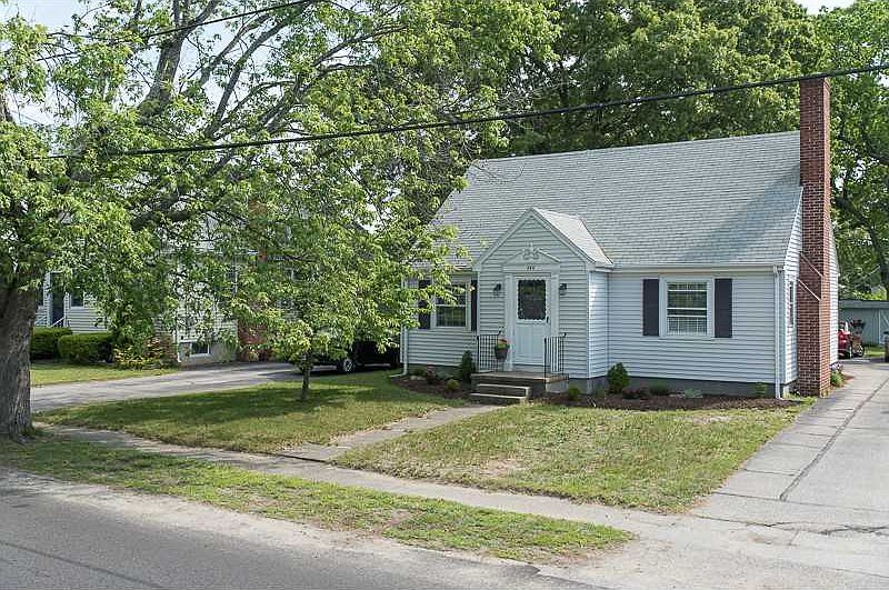 380 Norwood Ave, Warwick, RI 02888 Zillow