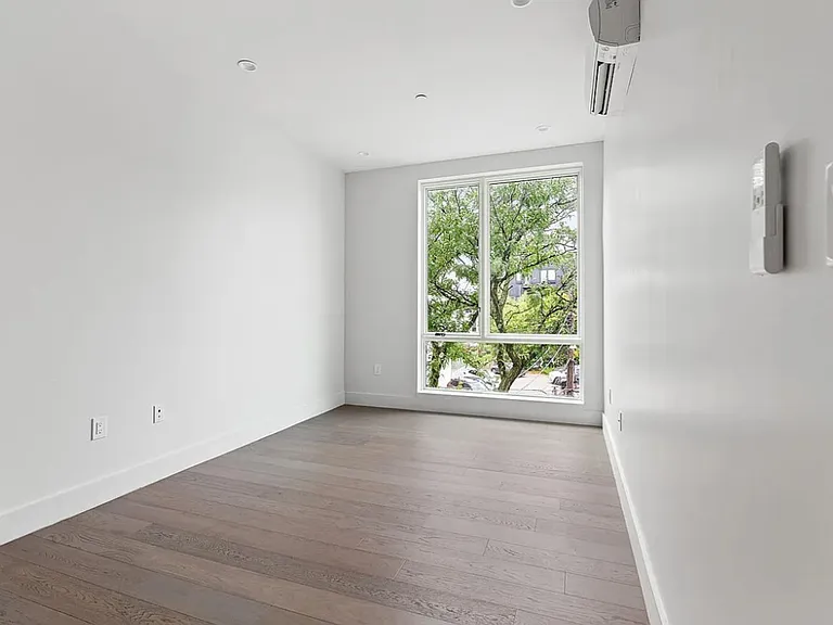 394 Harman St #3F — Photo 4