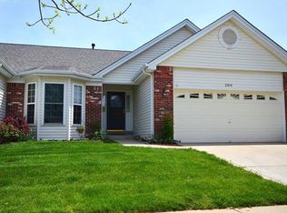 2516 Newpoint Dr, Ballwin, MO 63011