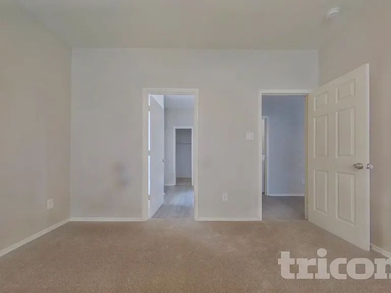 716 Kentucky Derby Ln — Photo 5