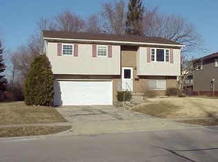 3296 Dove Dr, Decatur, IL 62526