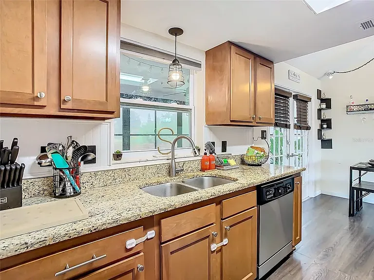 1203 Mandarin Dr — Photo 18