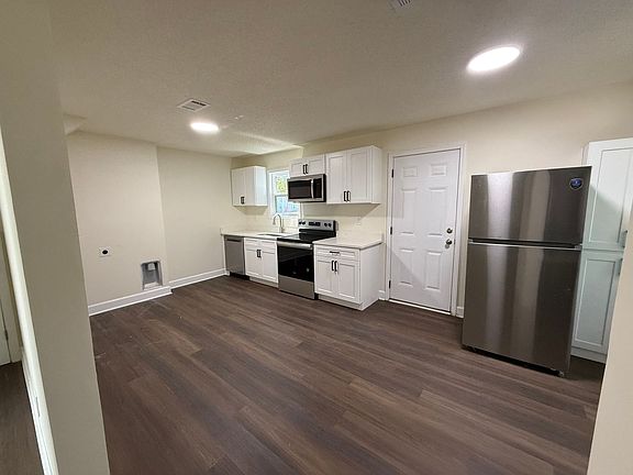 3rd image of 3694 Case St #B