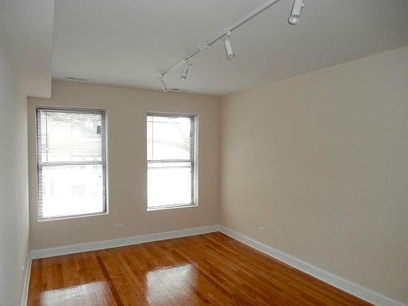 2nd image of 1111 W Balmoral Ave #1112-1E