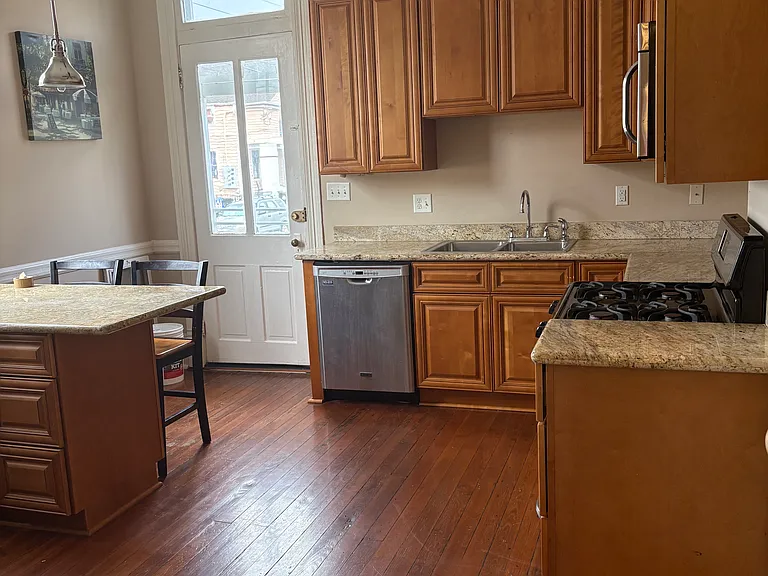 200 S Scott St — Photo 12